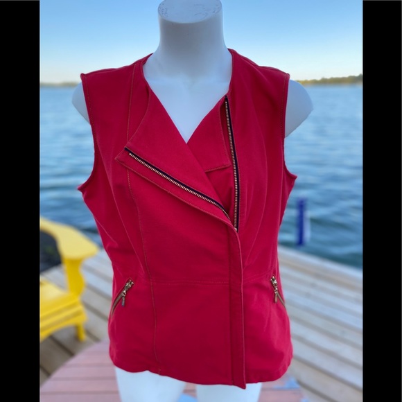 Red Vest - Picture 1 of 13